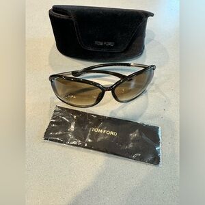 Tom Ford Raquel Sunglasses with case and cloth